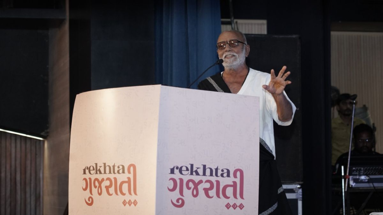 Rekhta Gujarati programme organised in Morari Bapu's presence